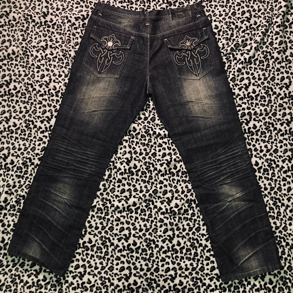 Y2K RAWBLUE Size 40 Faded Jeans 
Embroidered Back pockets 
Detailed buttons
